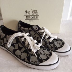 Coach Leatherware EST 1941 - Barrett Berry 9.5M